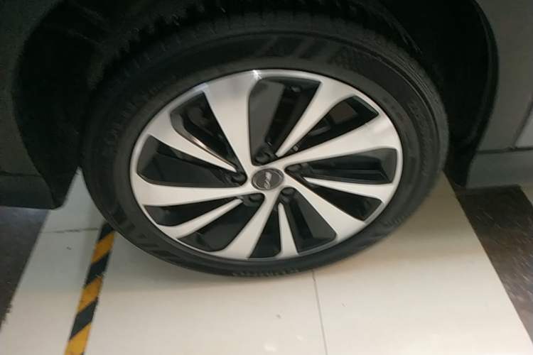 Used BYD Song PLUS New Energy 2023 Champion Edition DM-i 110KM Flagship PLUS Right Rear Wheel Hub