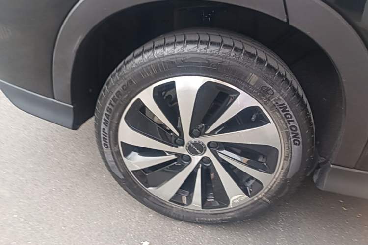 Used BYD Song PLUS New Energy 2023 Champion Edition DM-i 110KM Flagship Model Right Rear Wheel Hub