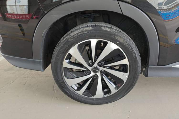 Used BYD Song PLUS New Energy 2023 Champion Edition EV 520KM Luxury Model Right Rear Wheel Hub