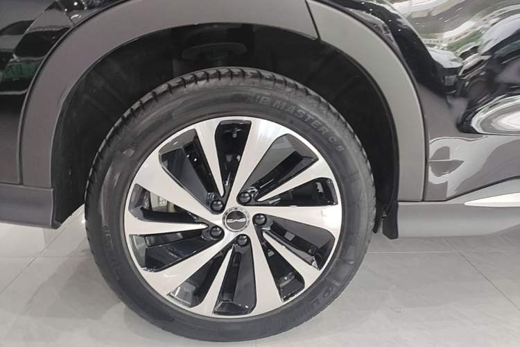 Used BYD Song PLUS New Energy 2023 Champion Edition EV 520KM Prestige Model Right Rear Wheel Hub