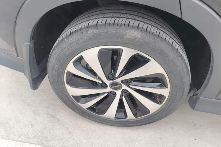 Used BYD Song PLUS New Energy 2023 Champion Edition DM-i 150KM Flagship PLUS Right Rear Wheel Hub