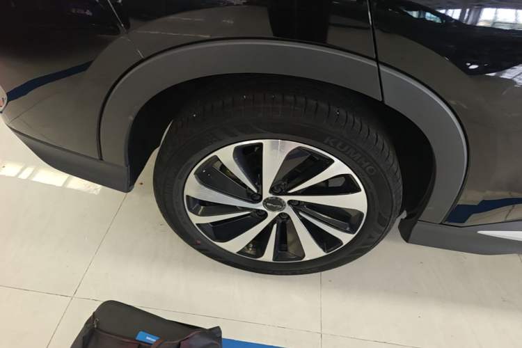 Used BYD Song PLUS New Energy 2023 Champion Edition DM-i 110KM Flagship PLUS Right Rear Wheel Hub