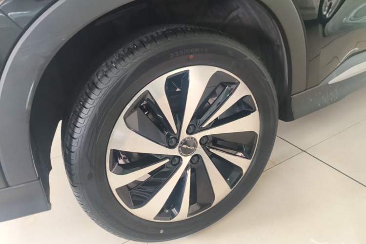Used BYD Song PLUS New Energy 2023 Champion Edition DM-i 150KM Flagship PLUS 5G Right Rear Wheel Hub