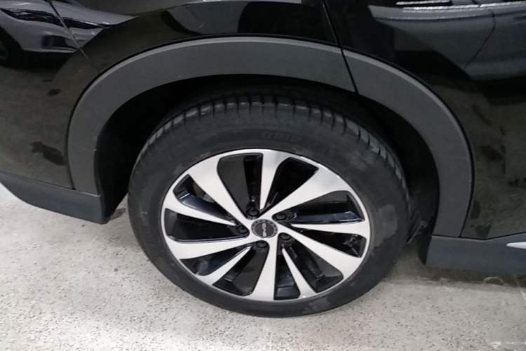 Used BYD Song PLUS New Energy 2023 Champion Edition DM-i 110KM Flagship PLUS Right Rear Wheel Hub