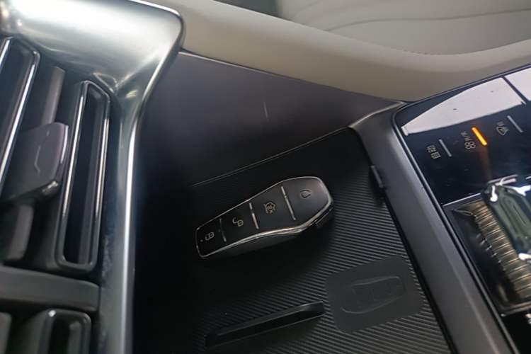 Used BYD Song PLUS New Energy 2023 Champion Edition DM-i 110KM Flagship Model Vehicle Key