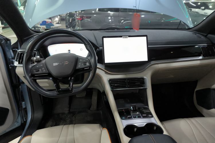 Used BYD Song PLUS New Energy 2023 Champion Edition EV 520KM Prestige Model Center Console