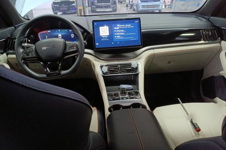 Used BYD Song PLUS New Energy 2023 Champion Edition DM-i 110KM Flagship Model Center Console