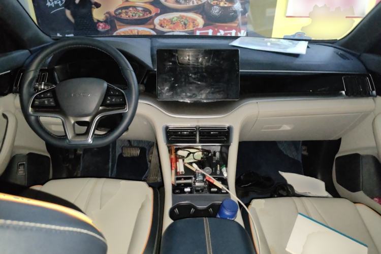 Used BYD Song PLUS New Energy 2023 Champion Edition DM-i 110KM Flagship PLUS Center Console