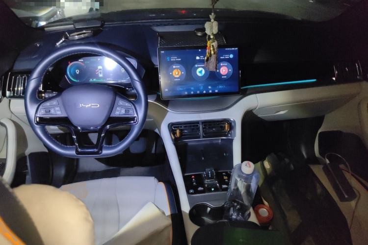 Used BYD Song PLUS New Energy 2023 Champion Edition EV 520KM Prestige Model Center Console