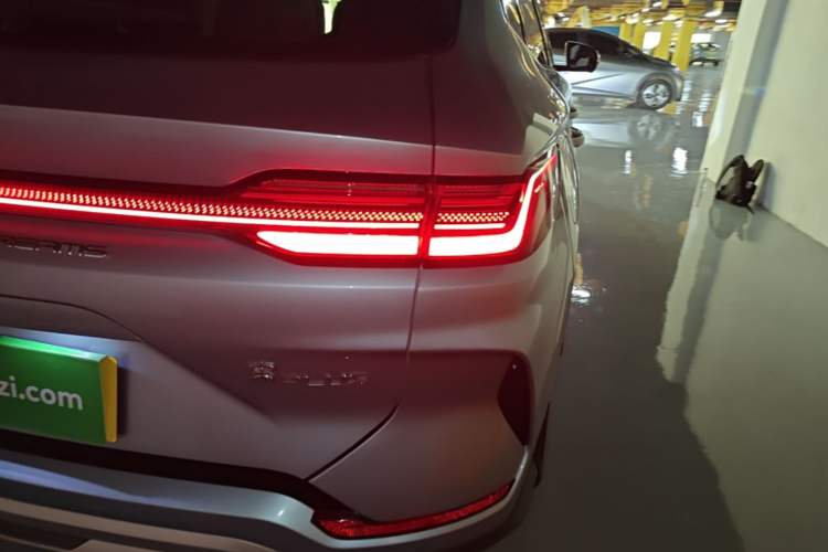 Used BYD Song PLUS New Energy 2023 Champion Edition EV 520KM Prestige Model Exterior 3