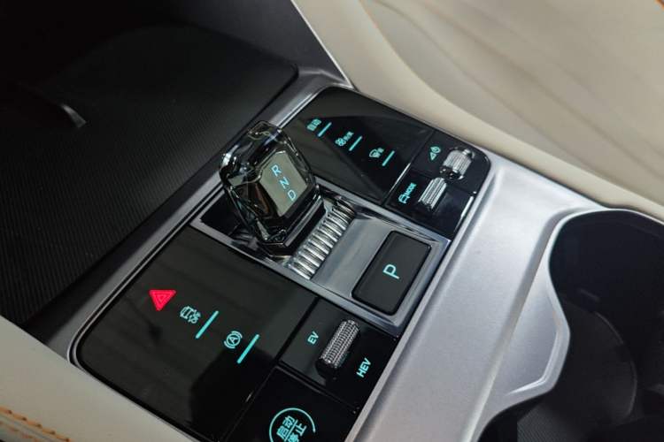 Used BYD Song PLUS New Energy 2023 Champion Edition DM-i 110KM Flagship PLUS Gear Lever