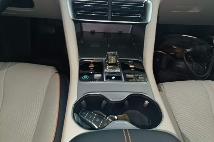 Used BYD Song PLUS New Energy 2023 Champion Edition DM-i 150KM Flagship PLUS Gear Lever