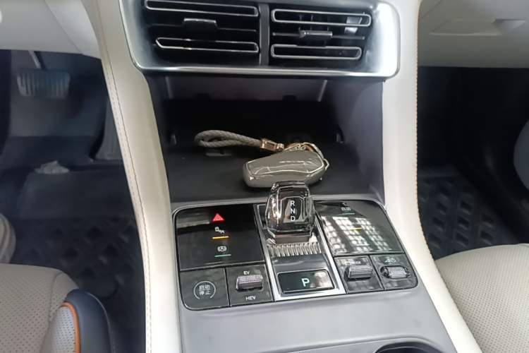 Used BYD Song PLUS New Energy 2023 Champion Edition DM-i 150KM Flagship PLUS Gear Lever