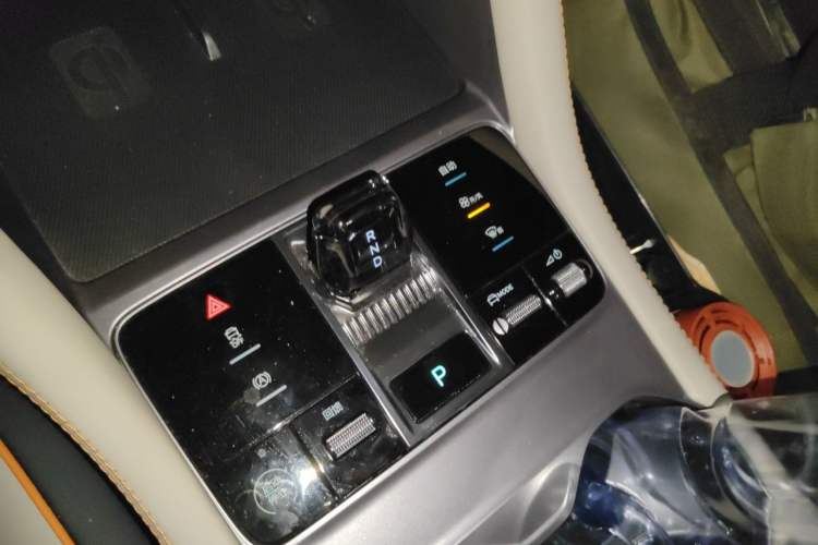 Used BYD Song PLUS New Energy 2023 Champion Edition EV 520KM Prestige Model Gear Lever