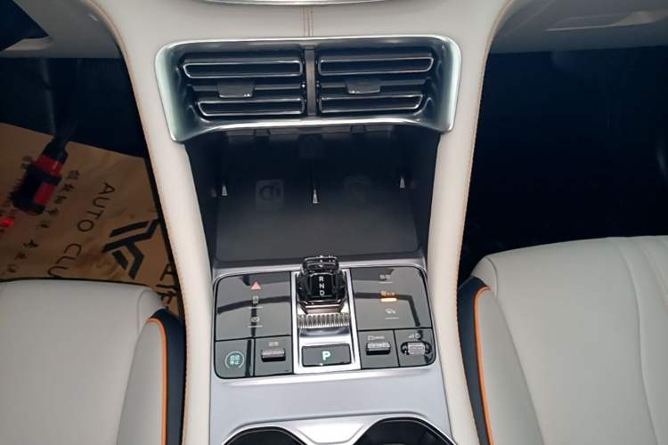 Used BYD Song PLUS New Energy 2023 Champion Edition EV 520KM Prestige Model Gear Lever