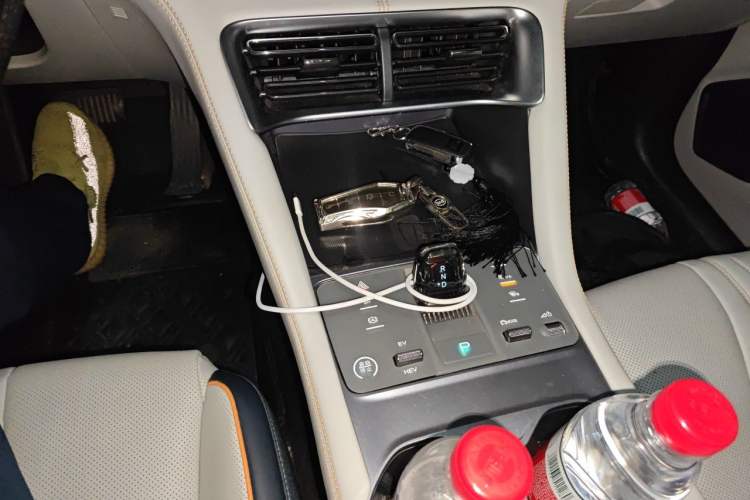 Used BYD Song PLUS New Energy 2023 Champion Edition DM-i 110KM Flagship PLUS Gear Lever