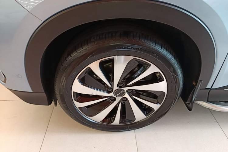 Used BYD Song PLUS New Energy 2023 Champion Edition EV 605KM Flagship PLUS Left Front Wheel Hub