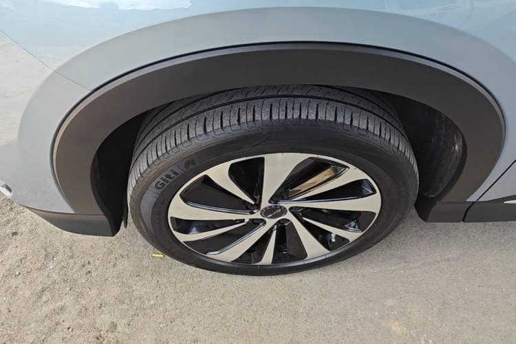 Used BYD Song PLUS New Energy 2023 Champion Edition EV 520KM Luxury Model Left Front Wheel Hub