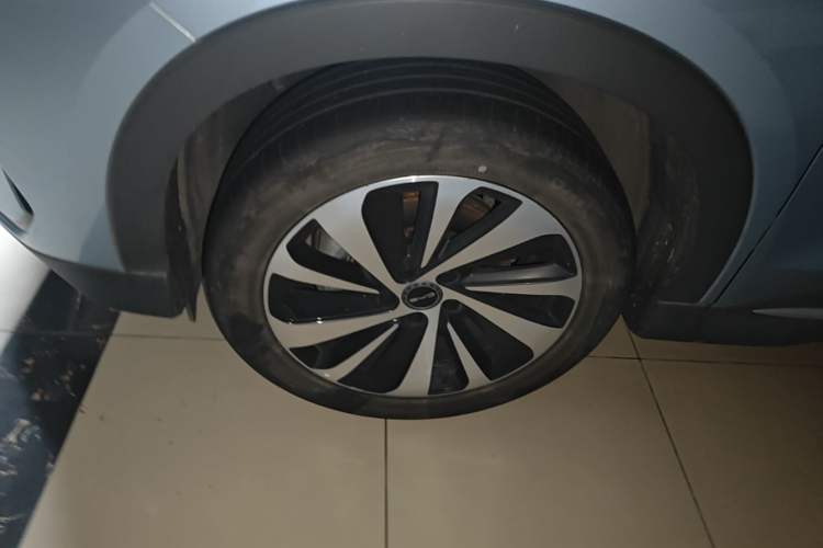 Used BYD Song PLUS New Energy 2023 Champion Edition DM-i 150KM Flagship PLUS Left Front Wheel Hub