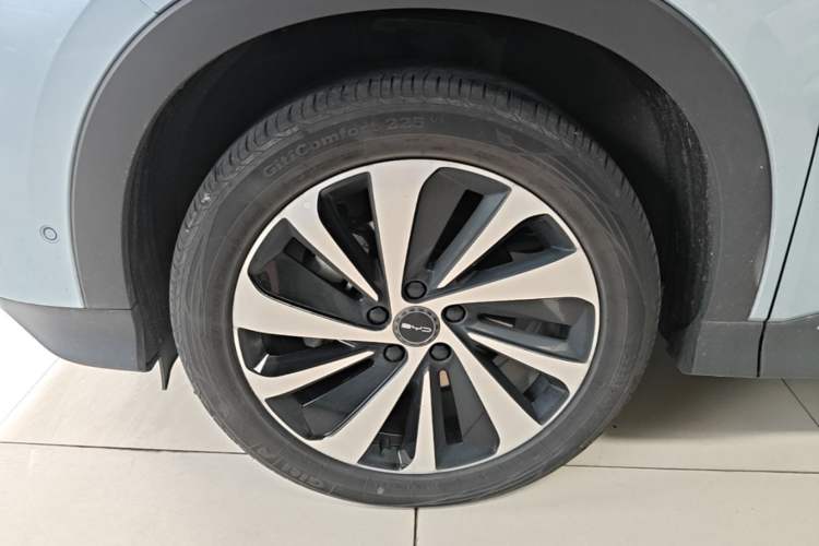 Used BYD Song PLUS New Energy 2023 Champion Edition DM-i 150KM Flagship PLUS 5G Left Front Wheel Hub