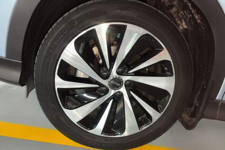 Used BYD Song PLUS New Energy 2023 Champion Edition DM-i 110KM Flagship PLUS Left Front Wheel Hub