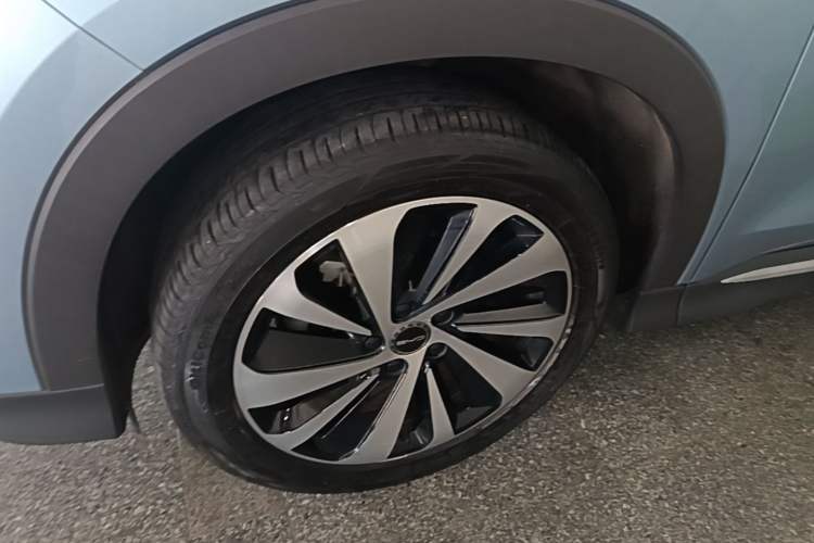 Used BYD Song PLUS New Energy 2023 Champion Edition DM-i 150KM Flagship PLUS Left Front Wheel Hub