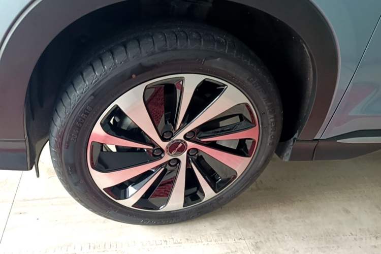Used BYD Song PLUS New Energy 2023 Champion Edition EV 520KM Prestige Model Left Front Wheel Hub