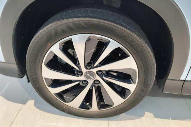 Used BYD Song PLUS New Energy 2023 Champion Edition EV 520KM Prestige Model Left Front Wheel Hub