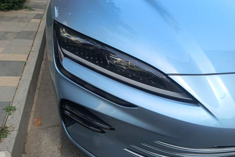 Used BYD Song PLUS New Energy 2023 Champion Edition DM-i 110KM Flagship PLUS Right Front Headlight
