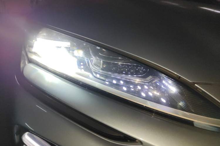 Used BYD Song PLUS New Energy 2023 Champion Edition EV 520KM Prestige Model Right Front Headlight