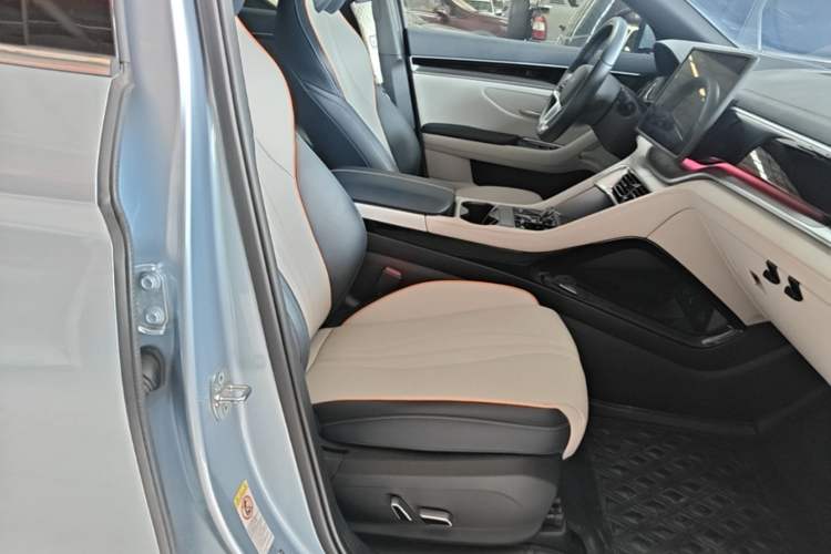 Used BYD Song PLUS New Energy 2023 Champion Edition DM-i 150KM Flagship PLUS 5G Right Front Seat