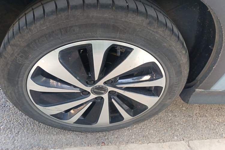 Used BYD Song PLUS New Energy 2023 Champion Edition DM-i 110KM Flagship PLUS Right Front Wheel Hub