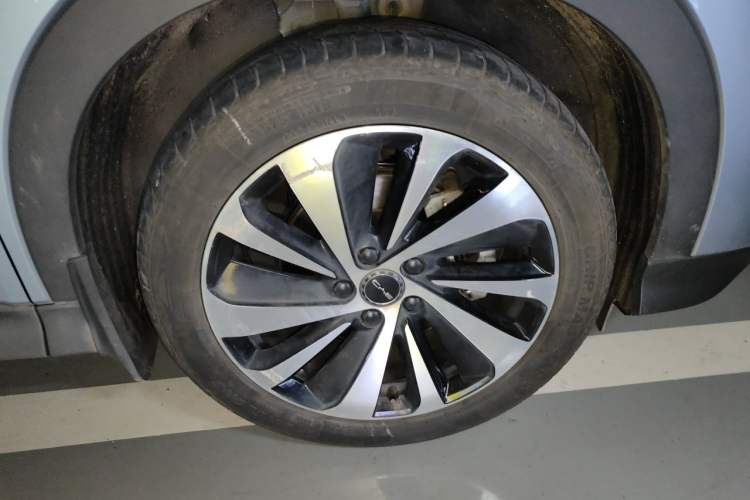 Used BYD Song PLUS New Energy 2023 Champion Edition DM-i 110KM Flagship PLUS Right Front Wheel Hub