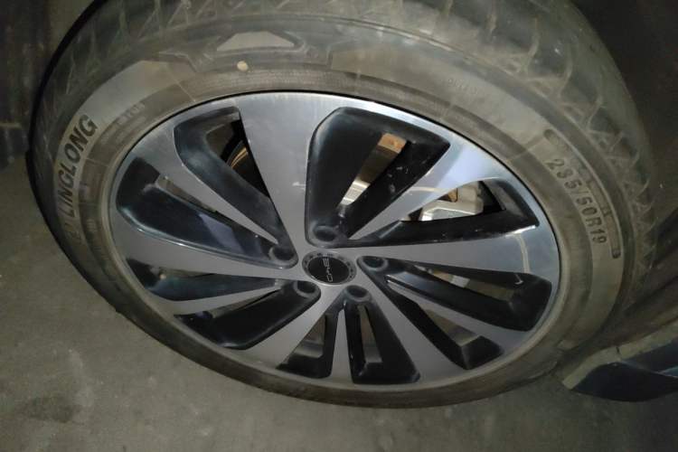 Used BYD Song PLUS New Energy 2023 Champion Edition EV 520KM Prestige Model Right Front Wheel Hub
