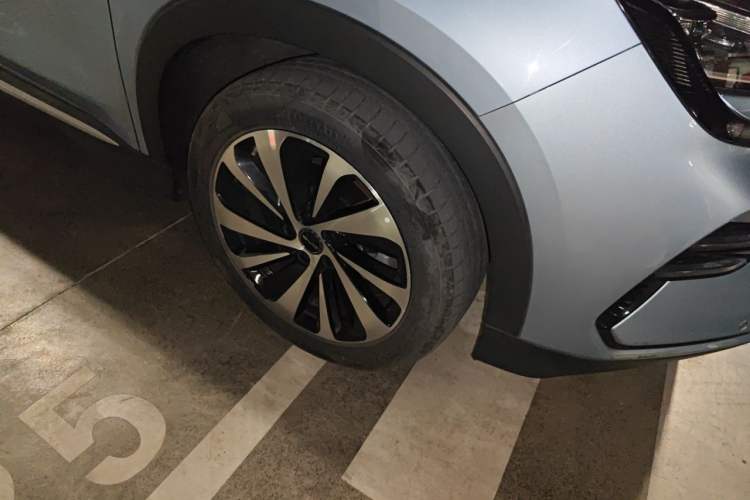 Used BYD Song PLUS New Energy 2023 Champion Edition DM-i 110KM Flagship PLUS Right Front Wheel Hub