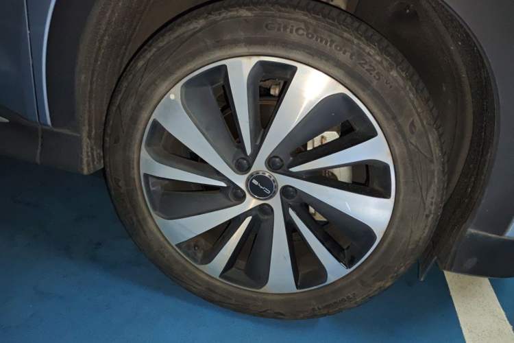 Used BYD Song PLUS New Energy 2023 Champion Edition DM-i 150KM Flagship PLUS Right Front Wheel Hub