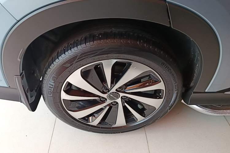 Used BYD Song PLUS New Energy 2023 Champion Edition EV 605KM Flagship PLUS Right Rear Wheel Hub