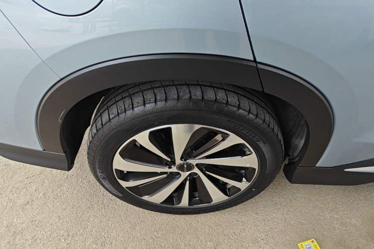 Used BYD Song PLUS New Energy 2023 Champion Edition EV 520KM Luxury Model Right Rear Wheel Hub