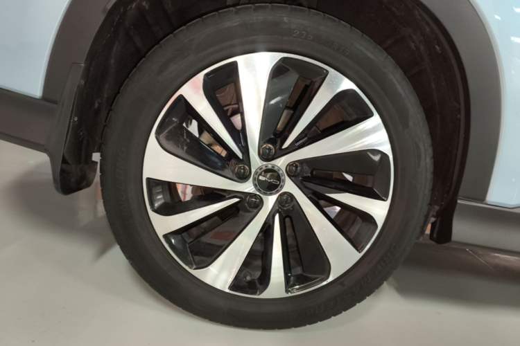 Used BYD Song PLUS New Energy 2023 Champion Edition DM-i 110KM Flagship PLUS Right Rear Wheel Hub