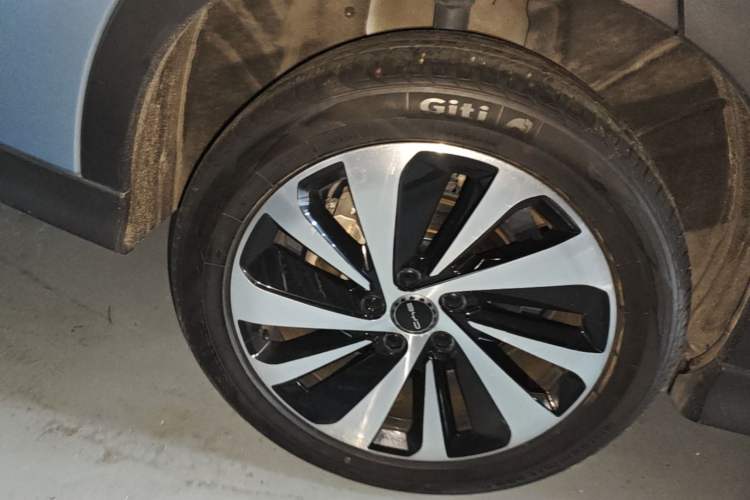 Used BYD Song PLUS New Energy 2023 Champion Edition DM-i 150KM Flagship PLUS Right Rear Wheel Hub