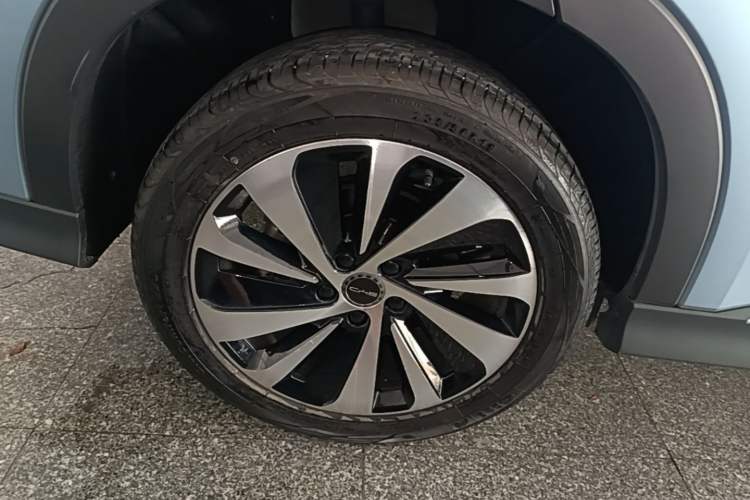 Used BYD Song PLUS New Energy 2023 Champion Edition DM-i 150KM Flagship PLUS Right Rear Wheel Hub