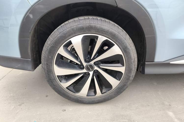 Used BYD Song PLUS New Energy 2023 Champion Edition DM-i 110KM Flagship Model Right Rear Wheel Hub