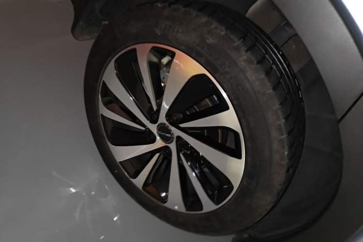 Used BYD Song PLUS New Energy 2023 Champion Edition EV 520KM Prestige Model Right Rear Wheel Hub