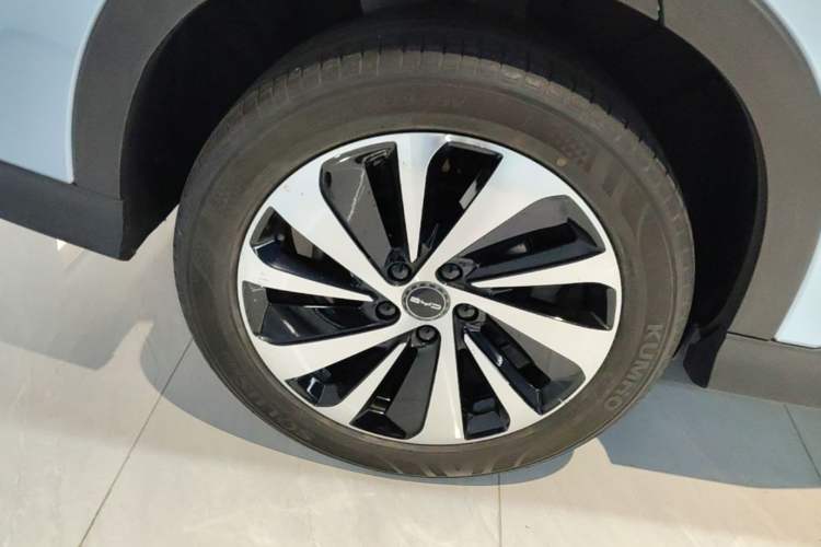 Used BYD Song PLUS New Energy 2023 Champion Edition EV 520KM Prestige Model Right Rear Wheel Hub