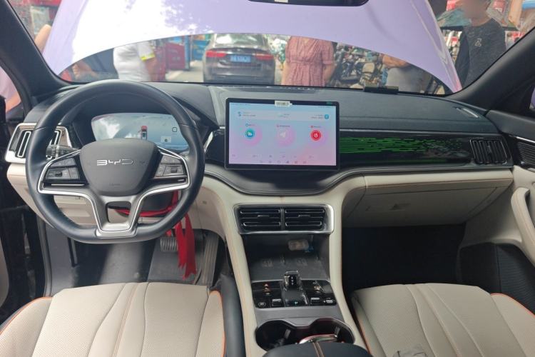 Used BYD Song PLUS New Energy 2023 Champion Edition EV 520KM Flagship Model Center Console