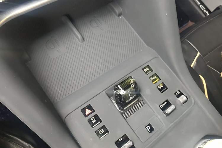 Used BYD Song PLUS New Energy 2023 Champion Edition DM-i 110KM Flagship PLUS Gear Lever