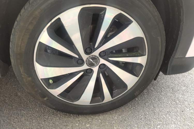 Used BYD Song PLUS New Energy 2023 Champion Edition DM-i 110KM Flagship PLUS Right Front Wheel Hub