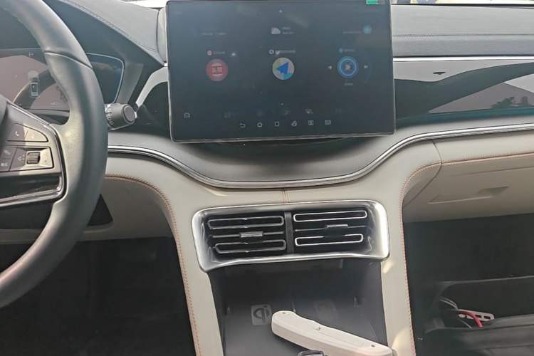 Used BYD Song PLUS New Energy 2023 Champion Edition EV 520KM Prestige Model Audio And AC Panel