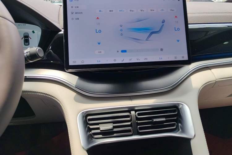 Used BYD Song PLUS New Energy 2023 Champion Edition EV 520KM Flagship Model Audio And AC Panel