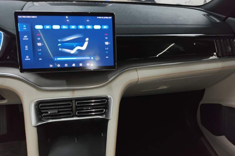 Used BYD Song PLUS New Energy 2023 Champion Edition DM-i 150KM Flagship PLUS Audio And AC Panel